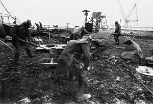 Workers remove the radioactive debris, blown by the explosion in the fourth reactor, from third reactor's roof at Chernobyl nuclear power plant in this May 1986 file photo. Chernobyl's Number Four reactor caught fire and exploded in April 1986, sending a radioactive cloud of dust over Ukraine, Belarus, Russia and other parts of Europe. (B&W ONLY) (NO ARK, MAGAZINES OUT, NO SALES, EDITORIAL USE UNTIL 21 DEC 2000) REUTERS/Igor Kostin